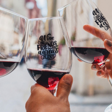 Wine glasses with print