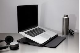 Fiko 2-in-1 laptop sleeve and workstation